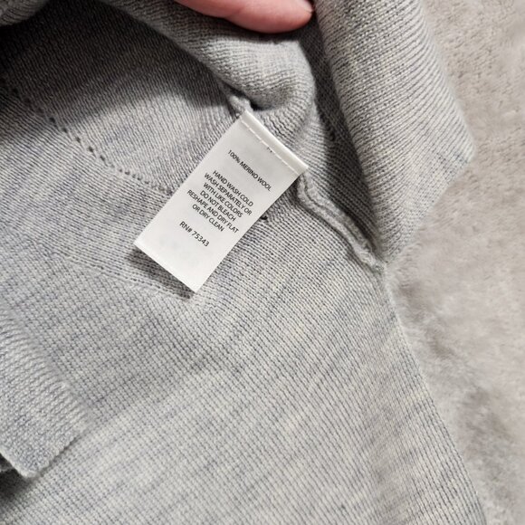 TAHARI Extra Fine Merino wool Long sleeveless sweater with slits Gray, size M - Picture 7 of 10